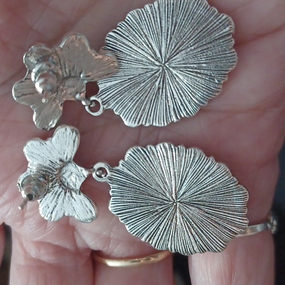 Earrings - Picture 2 of 2